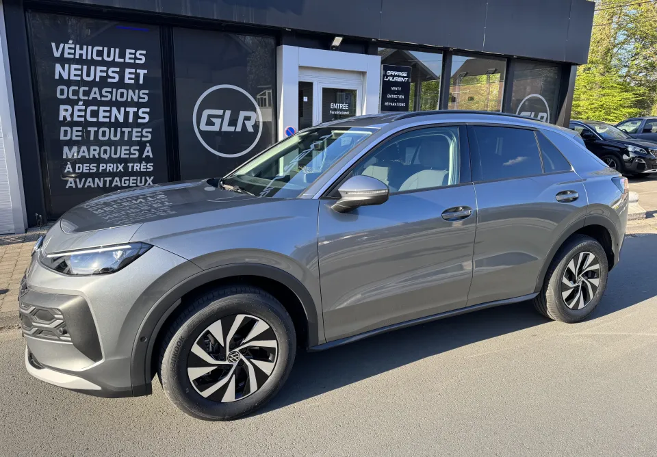 NEW Volkswagen T-Roc Life 1,5L eTSi 150CV DSG modèle 2026 de direction 